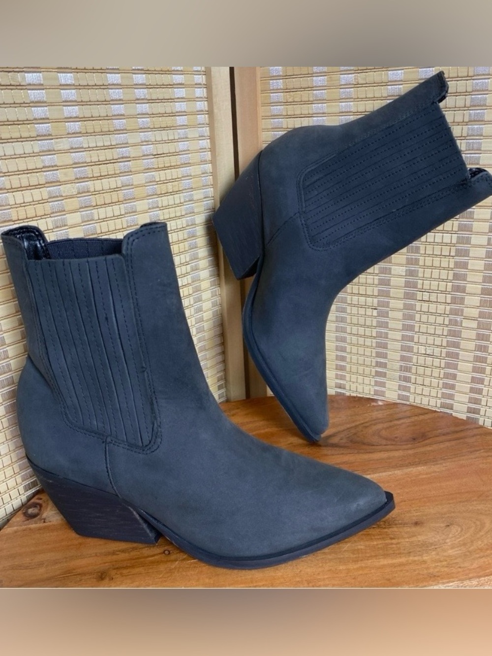 Steve Madden Woman’s 7 Terezza Grey Nubuck Pull On Pointed Ankle Boots